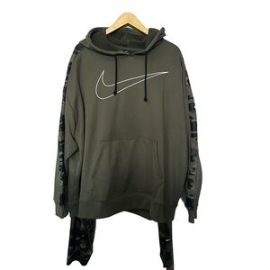 Women’s Nike plus size camouflage Hoodie and leggings set. Women’s 3xl.
